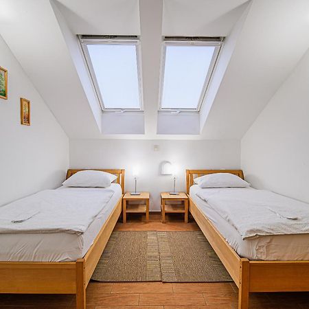 Dragatuš Apartments Maleric With Indoor Pool And Wellness מראה חיצוני תמונה
