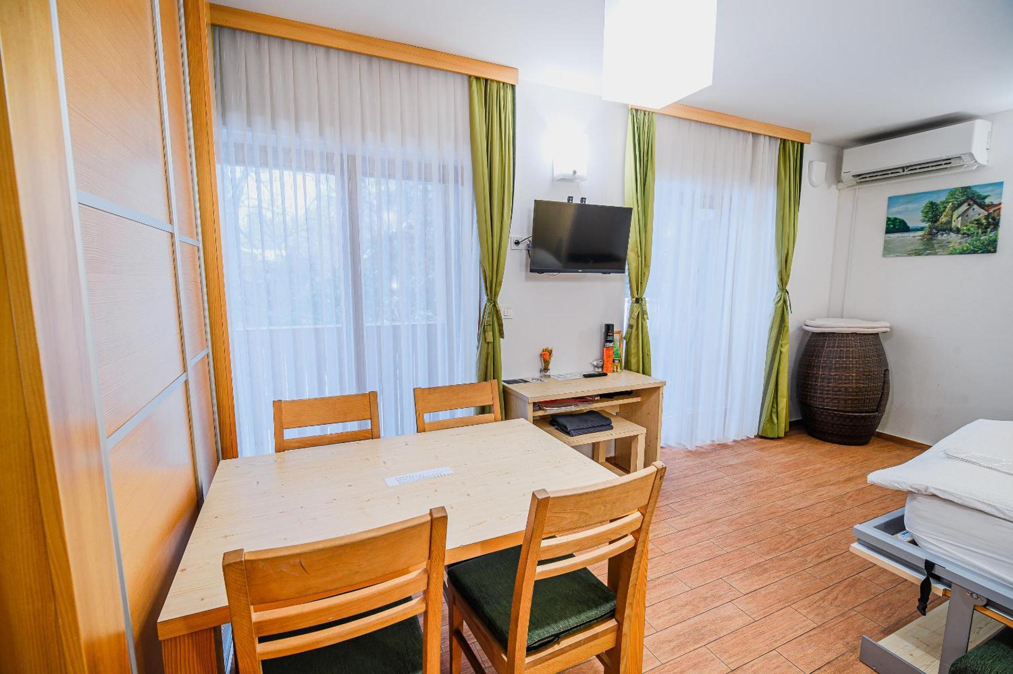 Dragatuš Apartments Maleric With Indoor Pool And Wellness חדר תמונה