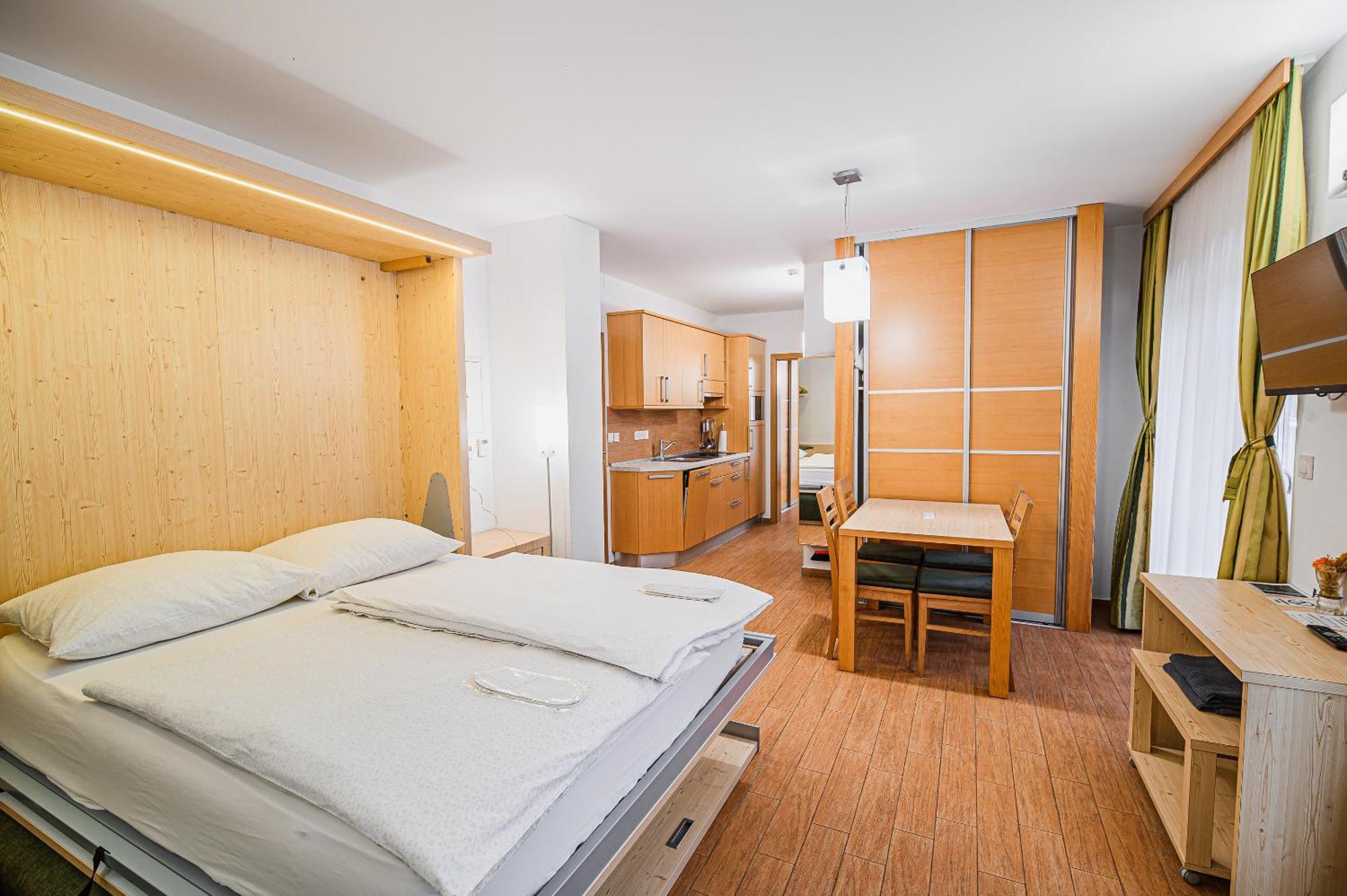 Dragatuš Apartments Maleric With Indoor Pool And Wellness מראה חיצוני תמונה