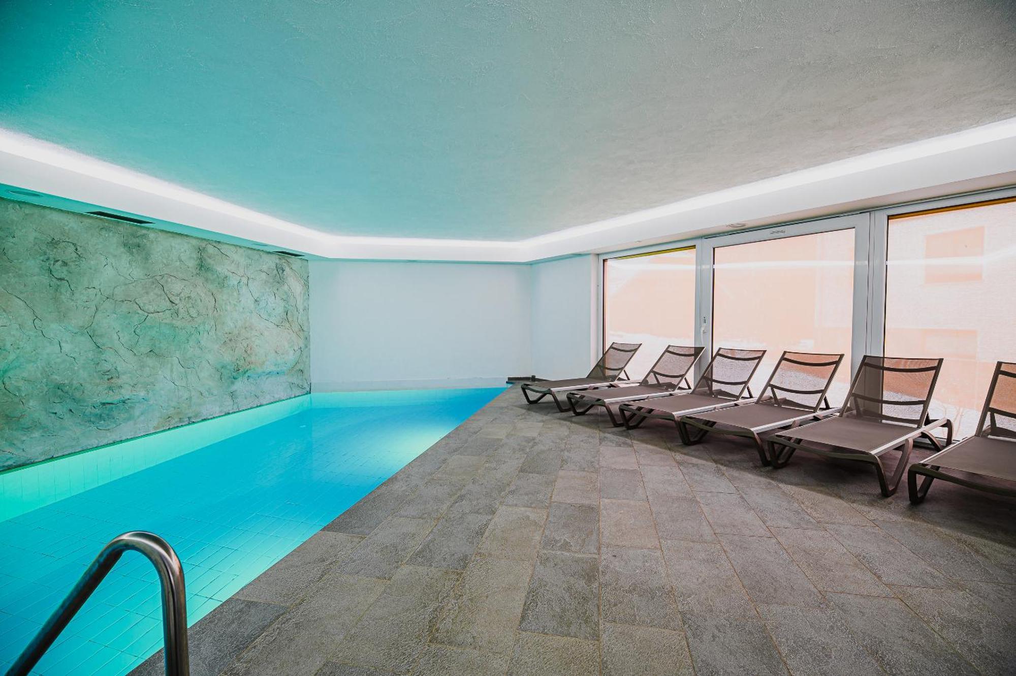 Dragatuš Apartments Maleric With Indoor Pool And Wellness מראה חיצוני תמונה