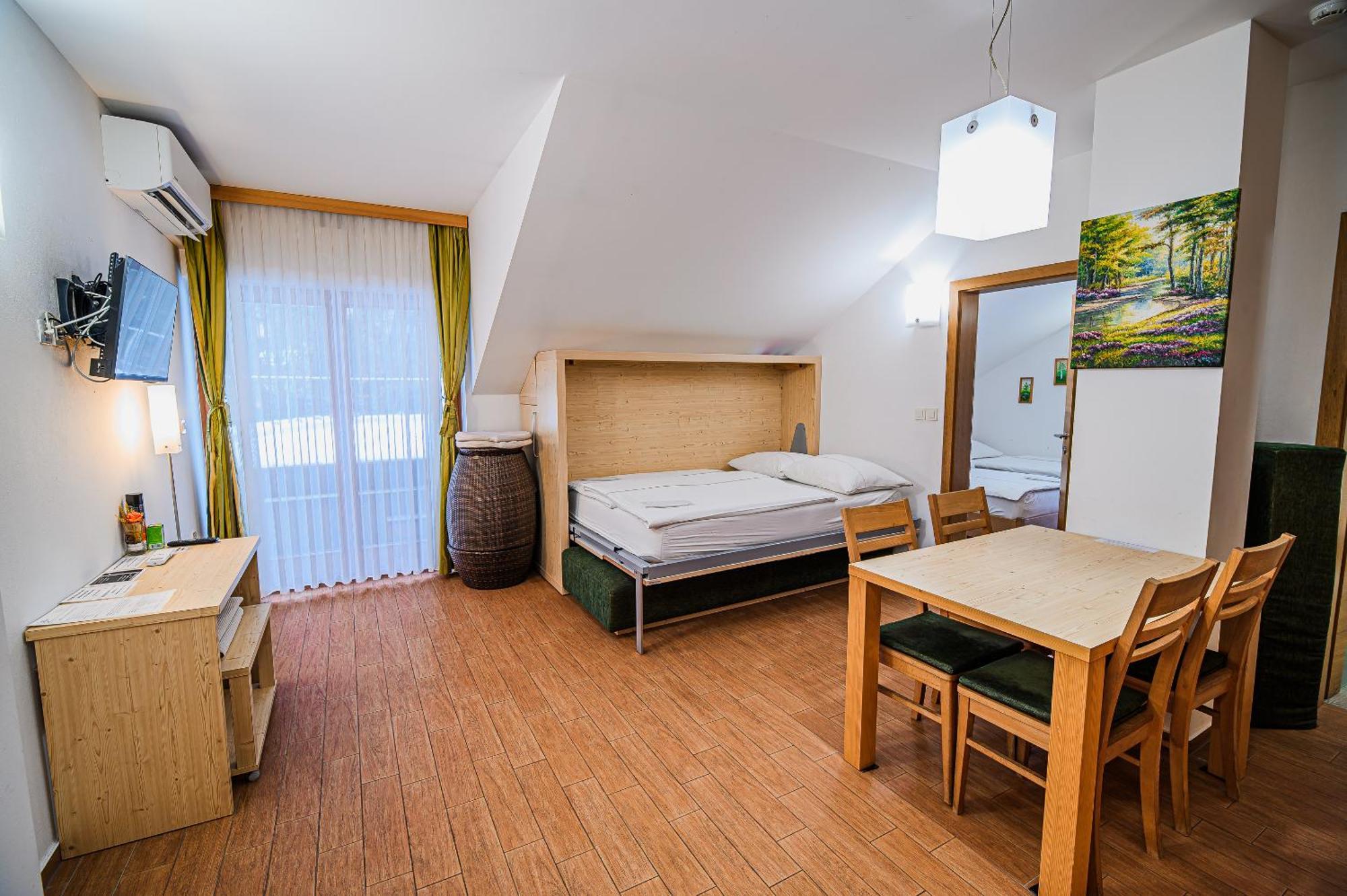 Dragatuš Apartments Maleric With Indoor Pool And Wellness מראה חיצוני תמונה