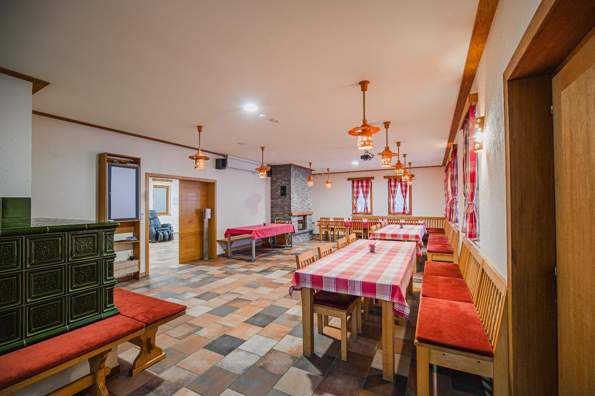 Dragatuš Apartments Maleric With Indoor Pool And Wellness מראה חיצוני תמונה