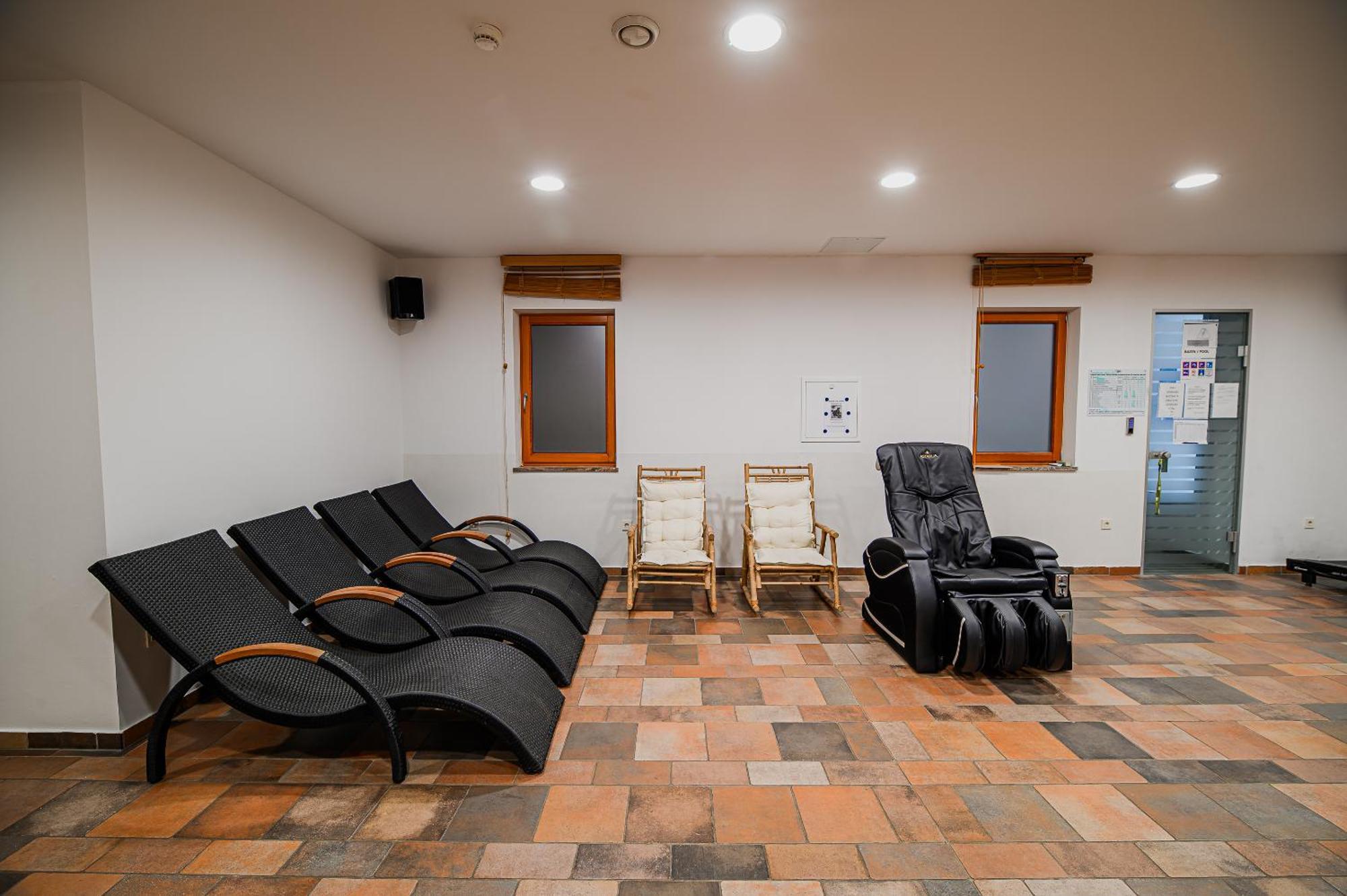 Dragatuš Apartments Maleric With Indoor Pool And Wellness מראה חיצוני תמונה