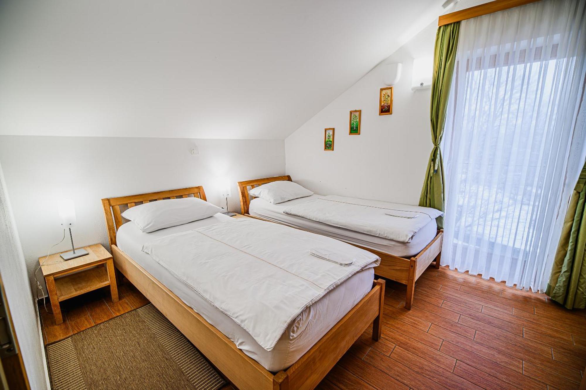 Dragatuš Apartments Maleric With Indoor Pool And Wellness מראה חיצוני תמונה
