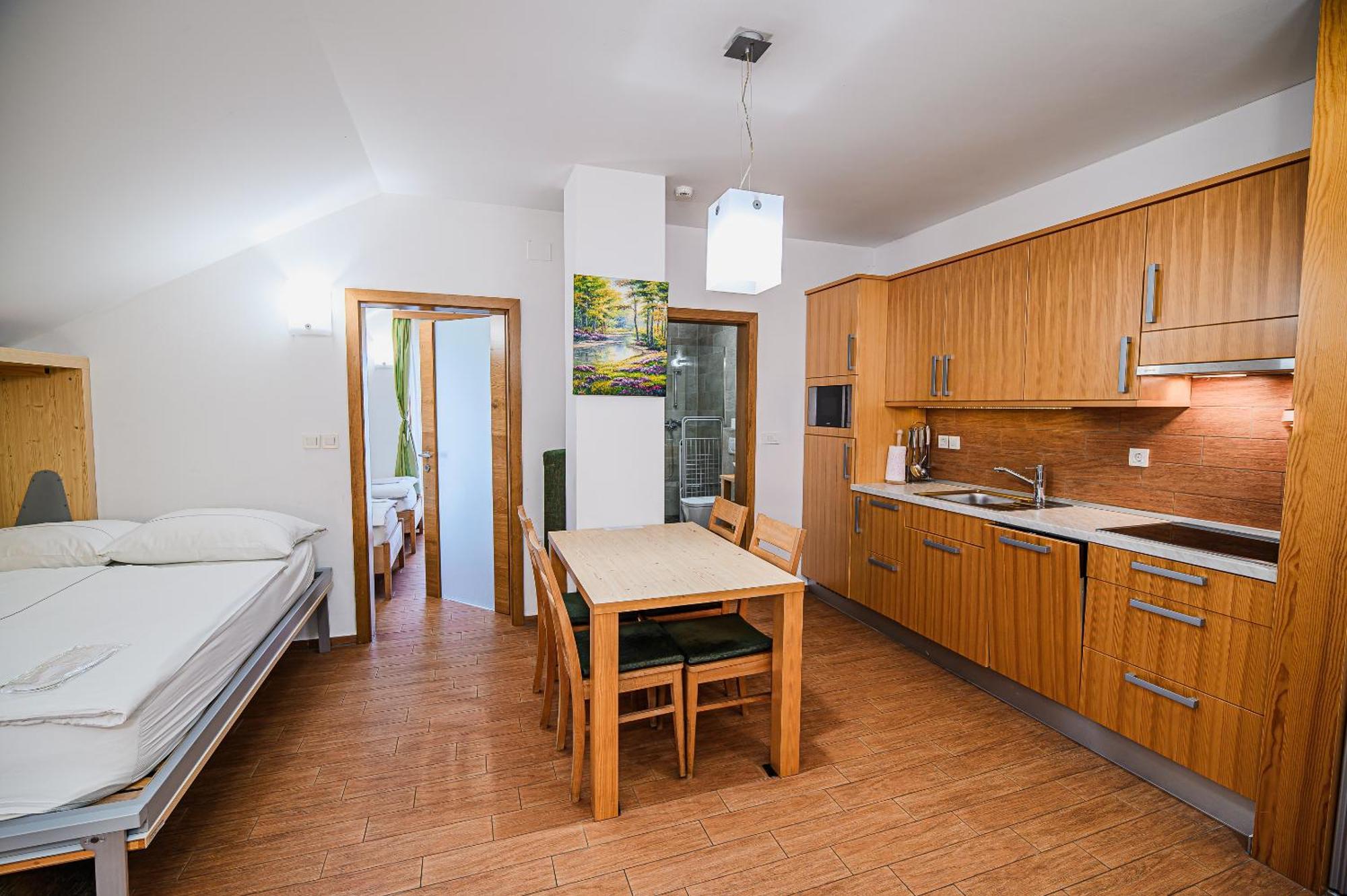 Dragatuš Apartments Maleric With Indoor Pool And Wellness חדר תמונה