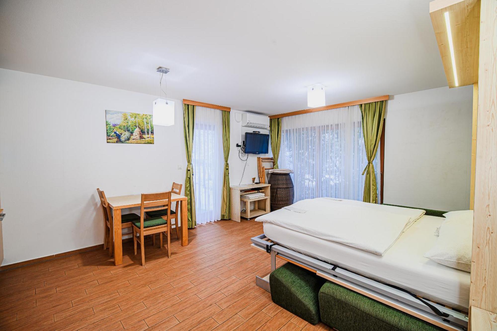 Dragatuš Apartments Maleric With Indoor Pool And Wellness חדר תמונה