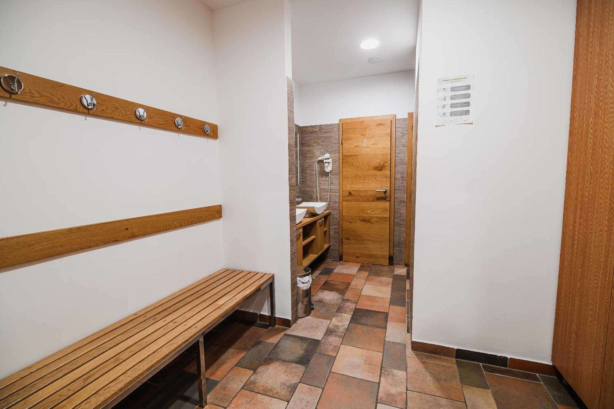 Dragatuš Apartments Maleric With Indoor Pool And Wellness מראה חיצוני תמונה